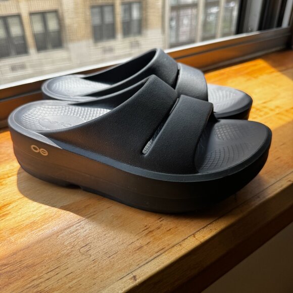 OOFOS Ooahh Black Slide Sandals Women’s Size EU 37 / US 6 Recovery Slip On - Picture 3 of 9